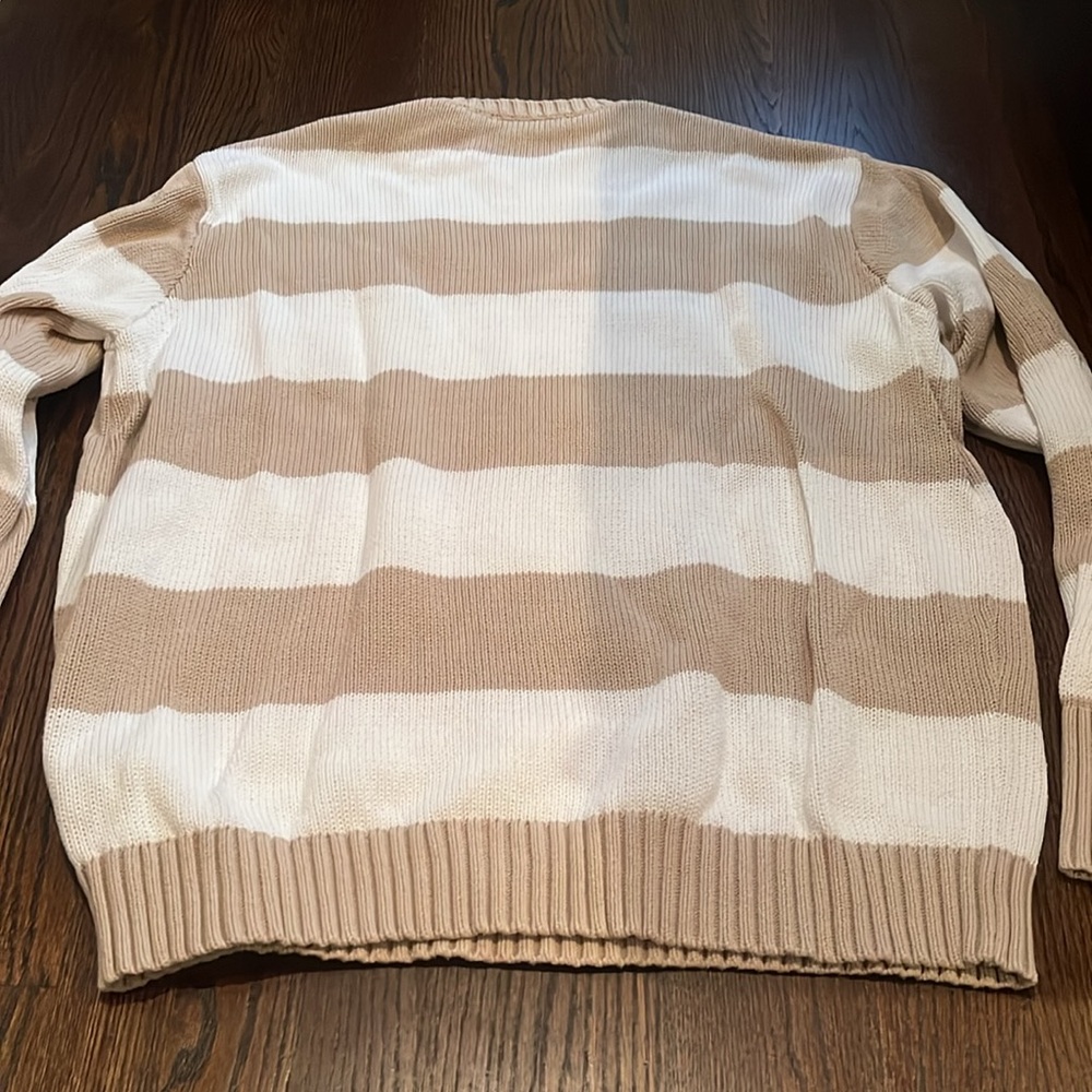 Brandy Melville Crewneck Sweater - Picture 4 of 4
